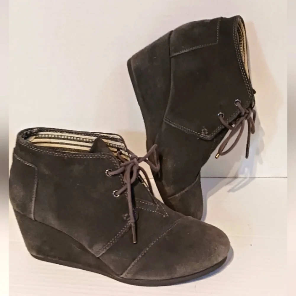 TOMS SZ.‎ 8 Gray Heeled Booties